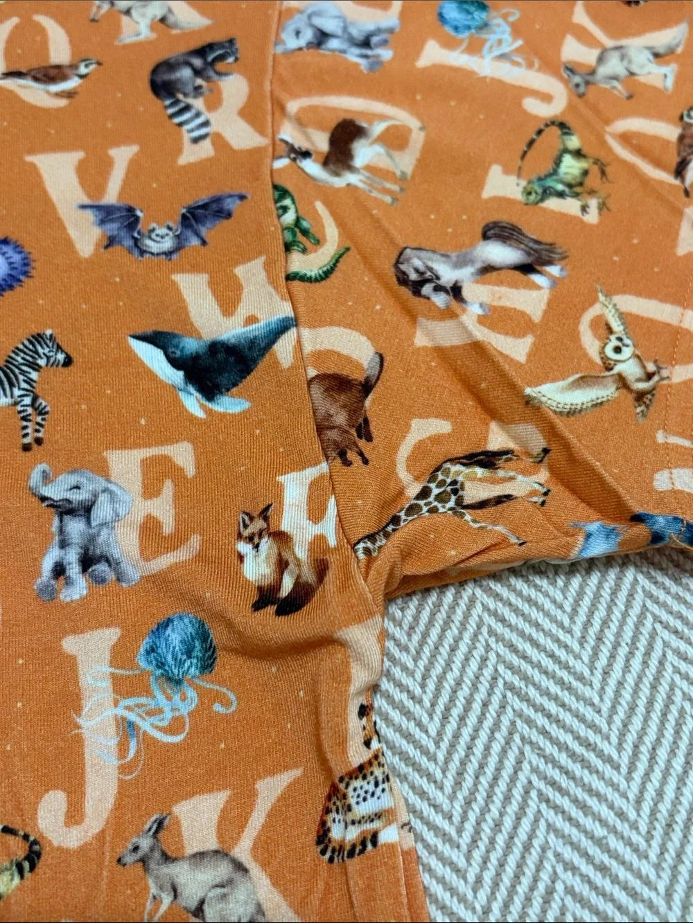 NWOT Darling Daisies Bamboo Alphabet Animals Lounge Set Pjs Oversized Tee Bikers